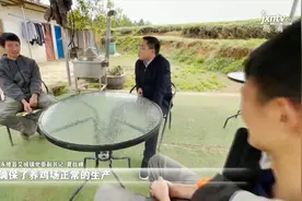 90后大学生返乡当“鸡倌”视频封面