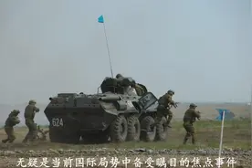 中美实弹军演，为何一定要选在巴西？背后暗藏着一场重大博弈视频封面
