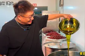 贵州遵义辣子鸡15年老店，无保留公布炒鸡配方，一只鸡用3斤菜油视频封面
