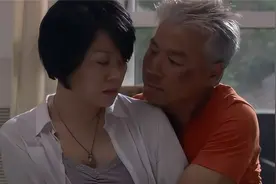 女人50岁依旧风韵犹存，竟被帅小伙疯狂追求视频封面