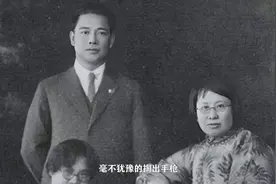 2005年汪精卫的儿子回国祭拜，看见父母跪像后，含泪说出9个字视频封面
