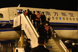 2255名缅甸妙瓦底地区的中国籍涉诈犯罪嫌疑人被押解回国