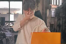 冰箱诞生的故事
当在我们打开一瓶冷饮时，请别忘了他  #冰箱  #创造发明 视频封面