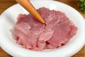 炒肉时，切记不要放盐和料酒腌制，教你一招，肉丝滑嫩不粘锅视频封面