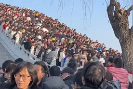 河南开封清明上河园人山人海 网友揣摩张择端心声:当年还是画少了视频封面