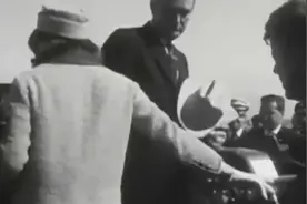 1963年，肯尼迪总统访问达拉斯，正当他打招呼时却身中两枪视频封面