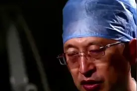 手术步步惊心，贯穿男子全身的钢筋，究竟该如何安全取出视频封面
