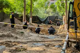 北京丰台通报“一小区私挖地下通道”：对施工现场查封，立案调查视频封面