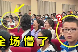校园晚会惊现《我的歌声里》，女声一出全场懵了！集体回头找人视频封面