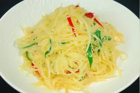 大厨教你川菜酸辣土豆丝正确做法，步骤详细，鲜辣酸爽、清脆可口视频封面