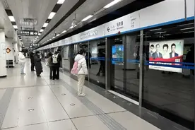 北京地铁5号线一列车故障，部分列车采取临时停车措施视频封面