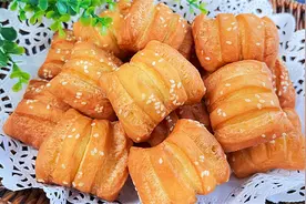 两个鸡蛋一碗面，不发面不饧面，酥香可口简单到家的做法视频封面