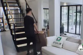 何猷君第一次吃方便面，仿佛发现新大陆，太过瘾视频封面