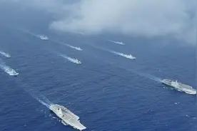 现场：南海某海域  辽宁舰、山东舰编队首次开展双航母编队演练视频封面