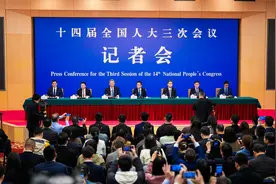中国年度GDP总量近135万亿元 对世界经济增长贡献率30%左右
