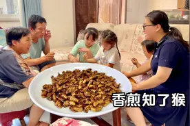 去小树林抓知了猴，回家用大铁锅一煎，撒上盐一口一个太香咧！