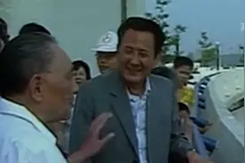 在万众期待下，北京亚运会开幕，亚运圣火燃起视频封面