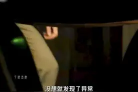 女卧底发现房间有窃听器机智应变巧妙给接头同志示警视频封面