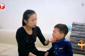 3岁孩子爱吃糖，各种糖果琳琅满目，妈妈不管竟还纵容！视频封面