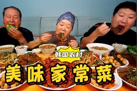 全家人一起享用各种美味家常菜，既丰盛又营养，吃起来太香了！