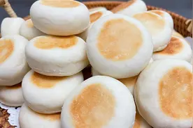 牛奶发面小饼，不加一滴水一滴油，好吃营养好消化，比面包都好吃视频封面