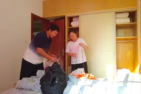 老婆一个多月没回老家，激动的整夜睡不着，一大早就开始收拾东西视频封面