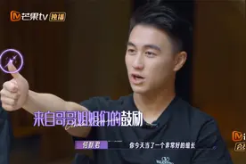 修学旅行：金莎鼓励男友，喜欢摸他头，男友：跟摸狗一样视频封面