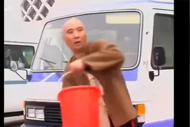 陈佩斯 李琦搞笑作品《擦汽车》视频封面