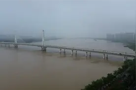 珠江流域北江韶关段水位出现回落，下游水位持续上涨视频封面