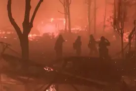 新年仅6天爆发35起山火：美国加州山火为何一年比一年猛？视频封面