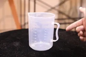 家庭养花称量肥料药品用什么工具？园艺师教你，用量杯科学配比视频封面
