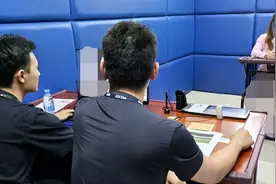 女子伸腿阻止高铁关门，试图等待同伴，深圳铁路警方：已被行拘视频封面