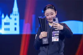 张本美和夺女单冠军，领奖时被奖杯戳到脸仍笑容灿烂，亚军黑脸视频封面