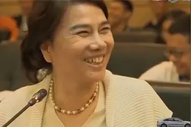 董明珠吹格力手机，绝不会比苹果差，如今却销声匿迹了！视频封面