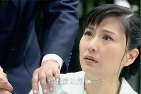 女工下跪求经理预支工资救女儿，抬头一看竟是自己的丈夫视频封面