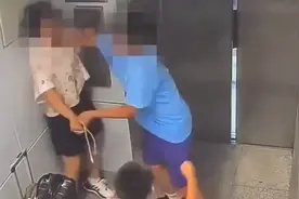 15岁男孩沉迷游戏手机被没收，情绪失控对母亲拳脚相加，弟弟吓哭视频封面
