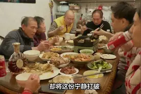 女孩瞒着父母来山东男友家过年，晒桌子上饭菜，网友看完却劝分手视频封面