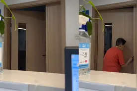 老太住院半夜打算偷跑,被护士点名反应亮了 网友:撤回一个老太太视频封面