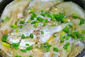湛江名菜：砂锅油焗海鱼仔，做法非常简单，原汁原味太香了视频封面