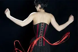 揭秘古代欧洲女郎束腰酷刑，残忍程度堪比中国缠足！视频封面