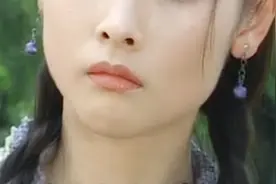 当年她也是小白花颜，却很少有机会演女主，麻花辫造型太清纯了视频封面