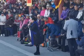 歌唱家张振富的爱人,国家一级演员75岁女高音宋丽华来会口琴大爷视频封面
