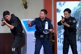 小品：魏翔变身糊涂警察，相中美女劫匪争当人质，发现是个人妖！视频封面