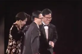 黄霑-真性情-领奖不忘表白女友林燕妮-深情博得满场掌声视频封面