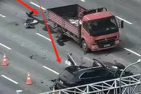 宁波一保时捷发生严重车祸 半边车身被撞稀碎 官方：一死一伤视频封面