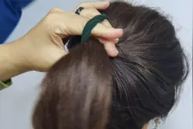 脖子短头发少这款丸子头一定要学起来，蓬松显高，发型扎着有意思视频封面