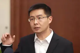 从浙大落榜生，到机器人引领者，90后王兴兴为何能成功？视频封面