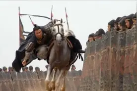陆逊明明有机会活捉刘备，为何一见赵云就撤退了呢？视频封面