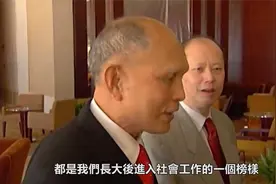 郭晶晶老公霍启刚，追随爷爷和父亲的道路，爱国薪火相传视频封面