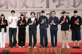 肖战《谍报上不封顶》正式开拍，周雨彤演女主很惊喜，这剧要火！